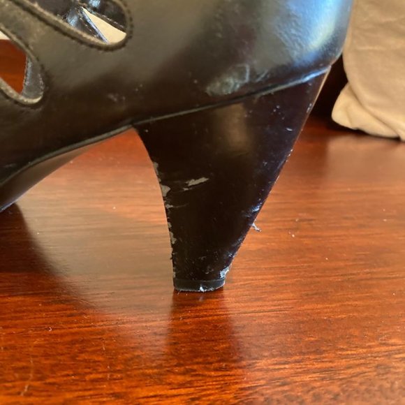 Heels - Picture 5 of 9